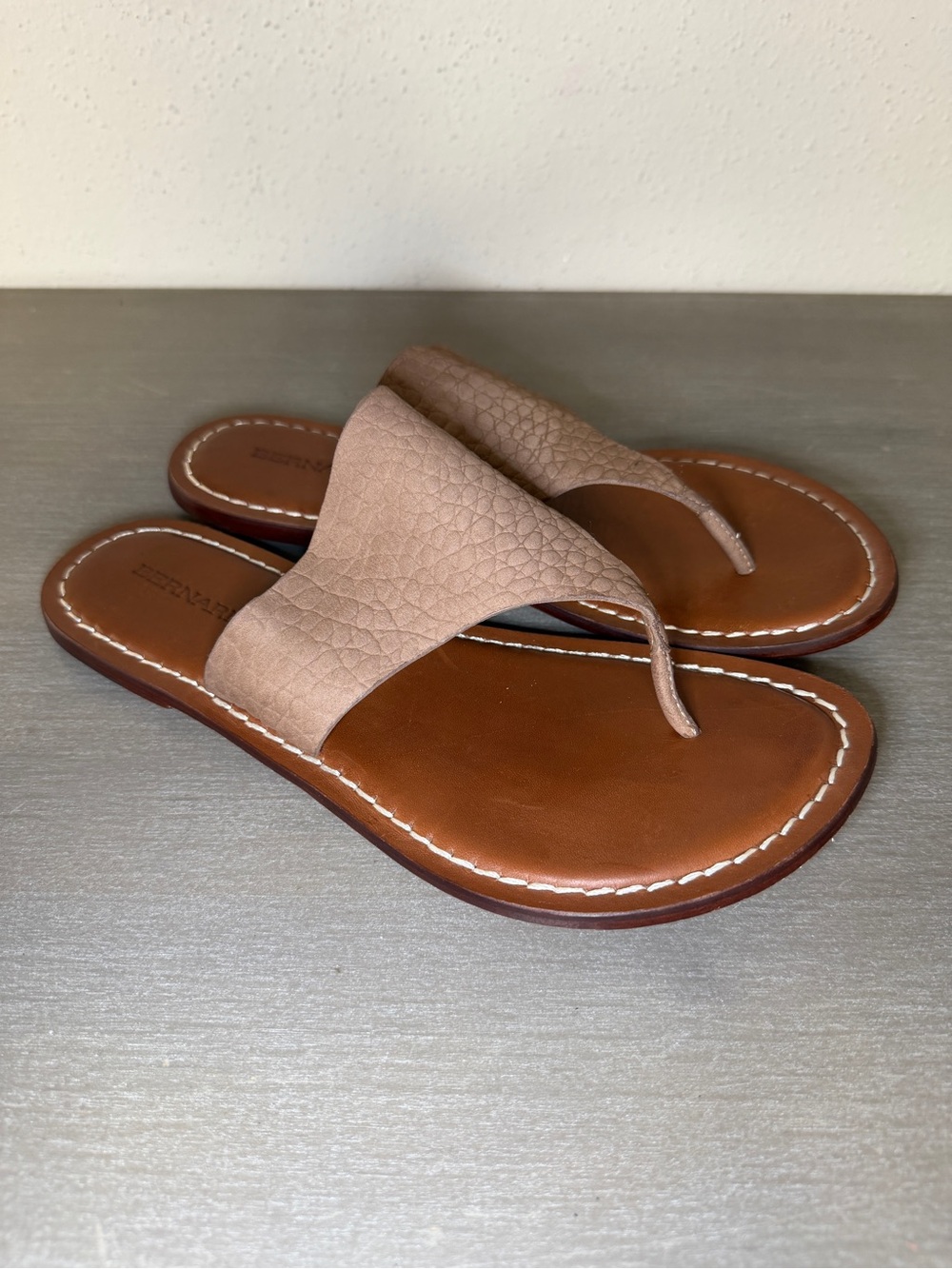 Bernardo Leather Flat Sandals Women Size 8 Size Eight Taupe Slide Vero Cuoio